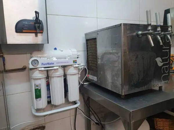 Compact reverse osmosis unit in a kitchen